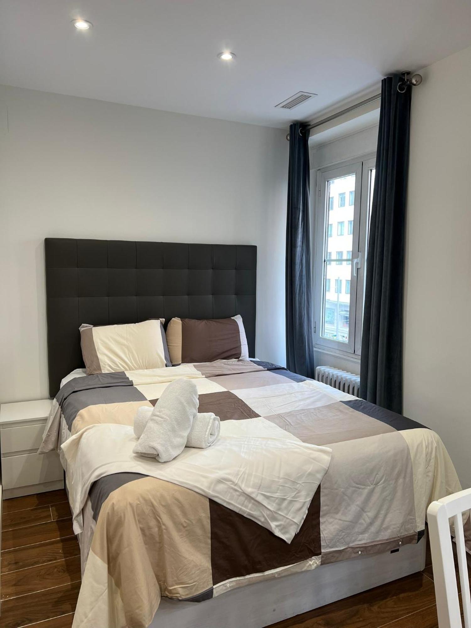 Apartamentos Econostay Plaza De Espana — Photos 1